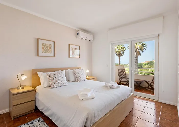 Pool-golf-ocean In Del Rey *